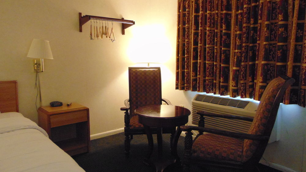 Marmora Rodeway Inn מראה חיצוני תמונה